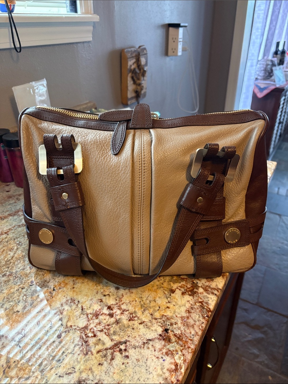 Leather Two-Tone Tan and Brown purse - Picture 3 of 8